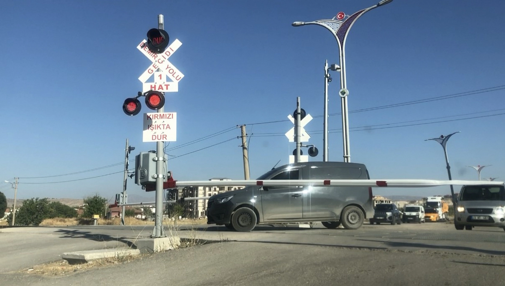Elazığ'da ölümle burun buruna: Bariyerleri hiçe saydılar