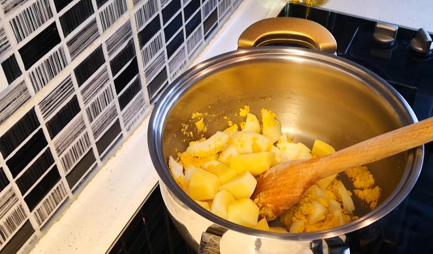 Elazığlılar bu eşsiz lezzeti severek tüketecek: İşin püf noktası Cennet Çorbasını daha lezzetli yapıyor