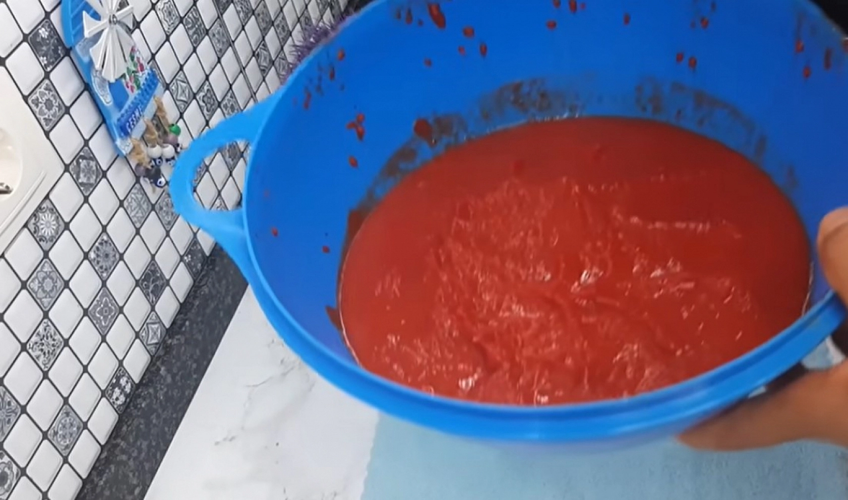 Elazığ'da bu yöntemle yapılan salça kesinlikle küflenmiyor: Püf noktasını uygulamak zor olabilir