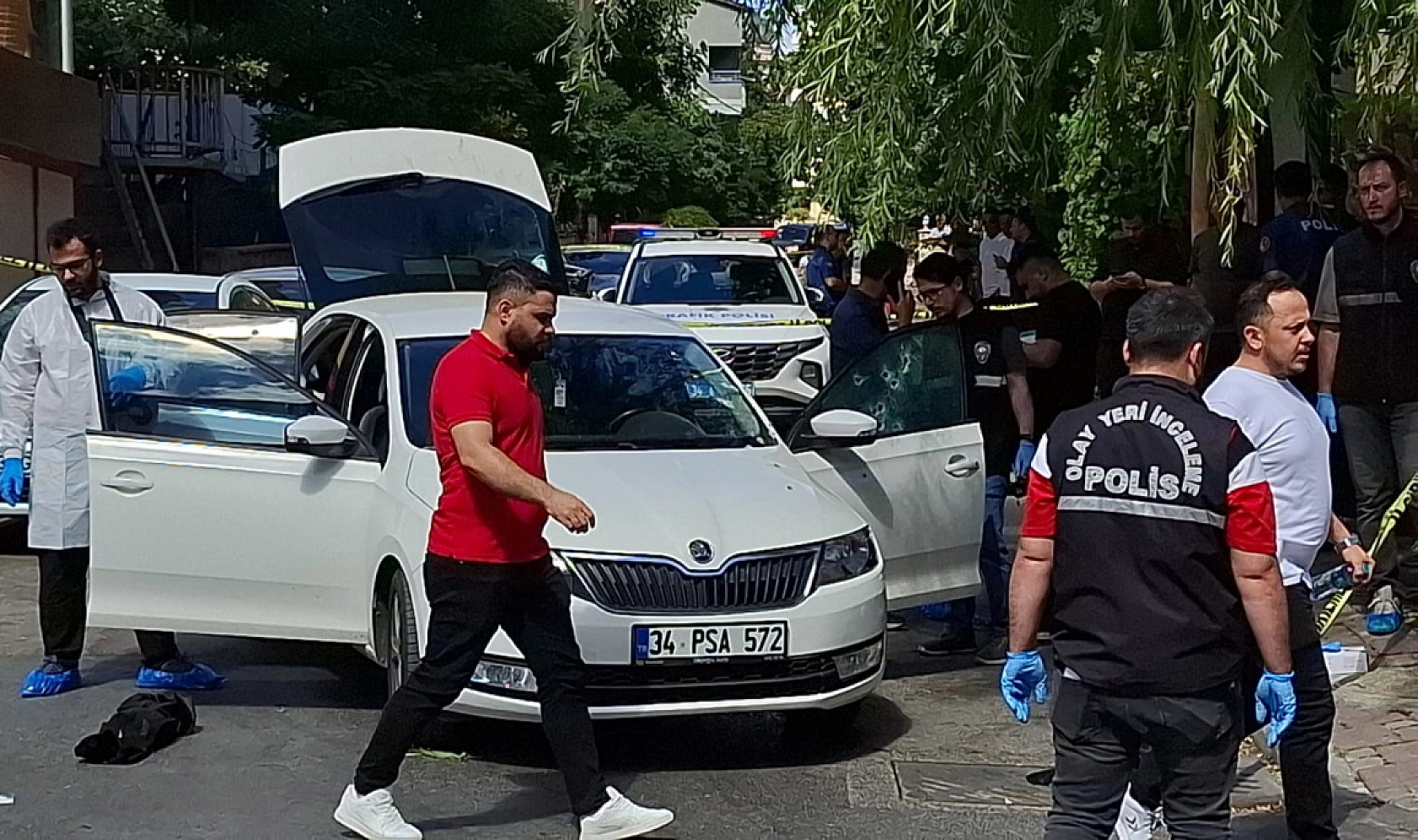 Seyir halindeki otomobile silahlı saldırı: 1 ölü