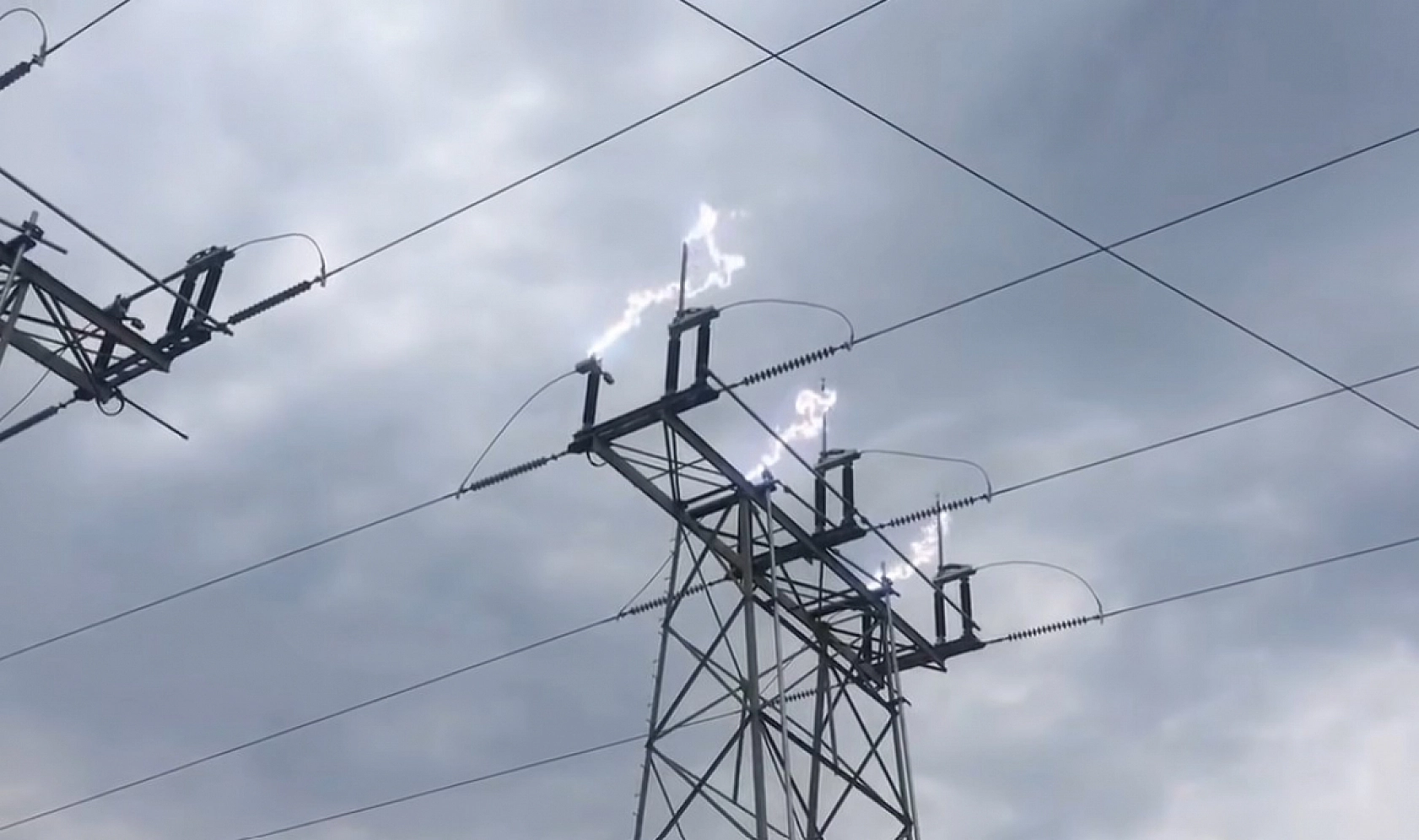 Elazığ karanlıkta kalacak: Bu adreslerde saatlerce elektrik olmayacak!