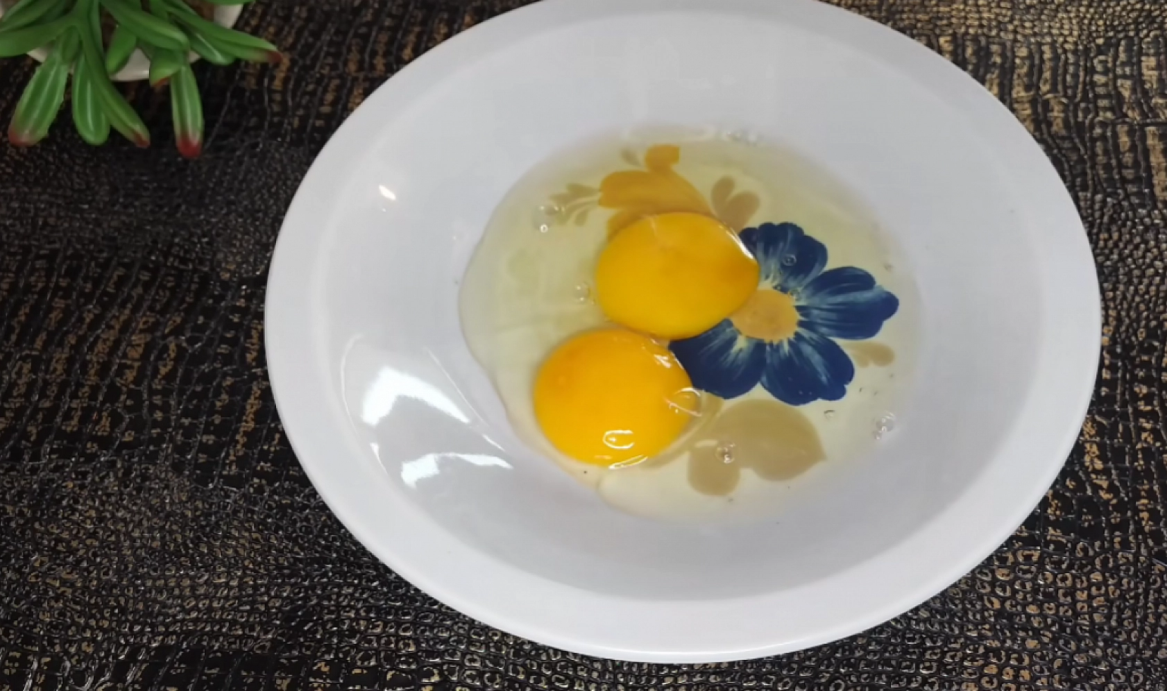 Patlıcan kızartmasını böyle yaparsanız asla yağ çekmez Lezzetine lezzet katıyor