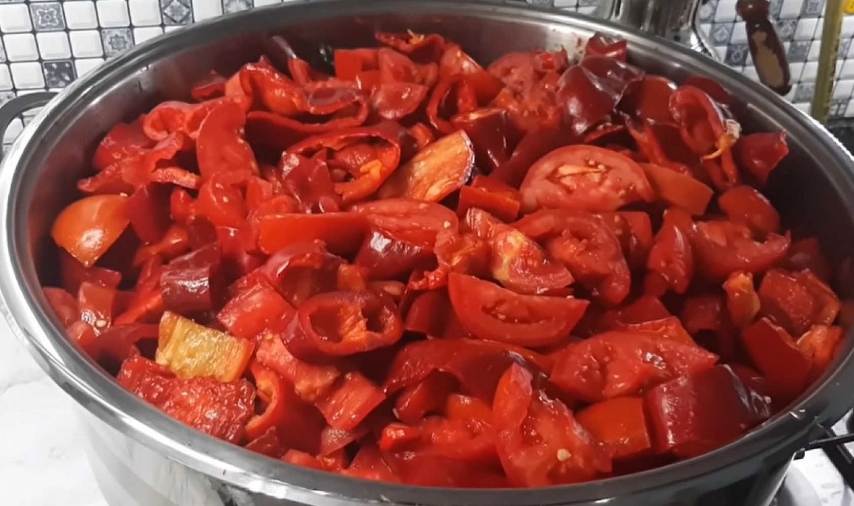 Elazığ'da bu yöntemle yapılan salça kesinlikle küflenmiyor: Püf noktasını uygulamak zor olabilir