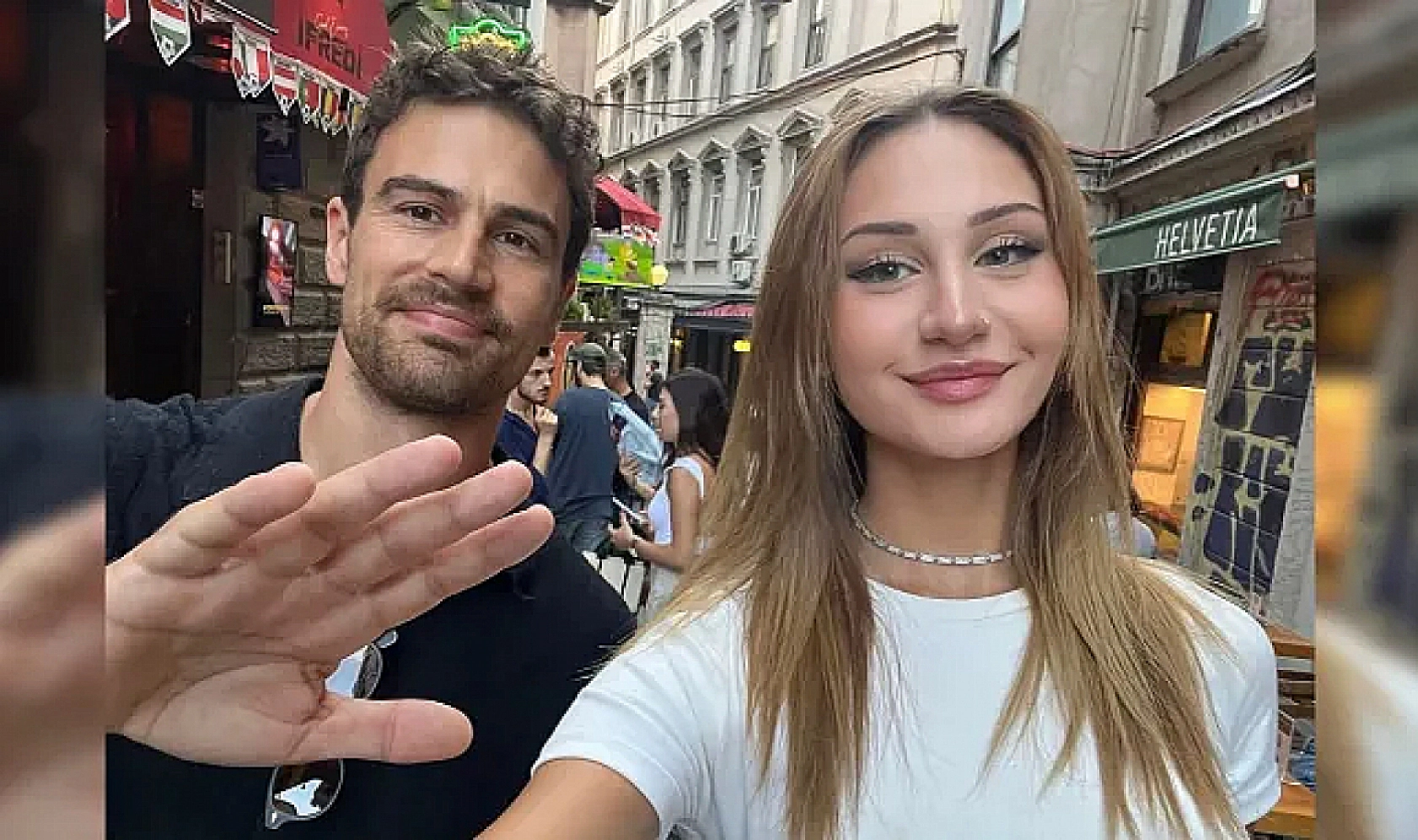 Theo James İstanbul'da mı? Theo James ziyaretinin perde arkası