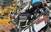 Bingöl'de hurda yüklü pikap devrildi