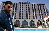 Gençlerin sevdiği sanatçı bu akşam Akgün Otelde