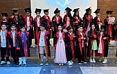 Mehmet Zeki İlköğretim Okulu'nda Mezuniyet Coşkusu