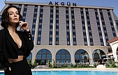 Sevilen sanatçı 6 Mayıs'ta Akgün Otel'de