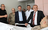 Vali Hatipoğlu, çatışmada yaralanan polisi ziyaret etti