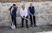 Vali Hatipoğlu ilk kazmayı vurdu, 5 bin yıllık kalede kazı başladı