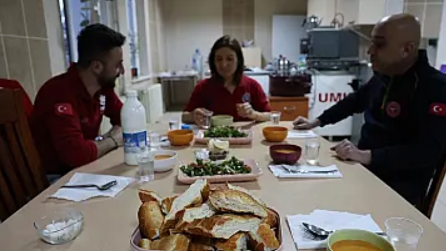 Sağlık Çalışanları İlk İftarlarını Görev Başında Yaptı