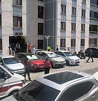2 kişi aynı dairede ölü bulundu