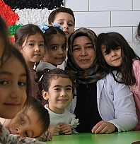 3 çocuk annesinin azmi: Hayvancılıkla uğraşırken çocukların ilk öğretmeni oldu