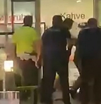 4 polis bıçaklandı