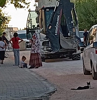 5 yaşındaki çocuğa kepçe çarpması sonucu hayatını kaybetti