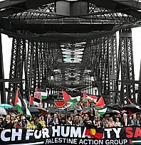 90 bin kişi Gazze için yürüdü