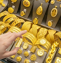 Altın yatırımcıları dikkat! Gram altın için yıl sonu beklentileri değişti