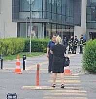 AVM'de bomba alarmı! Girişler kapatıldı