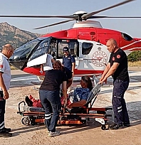 Ayağı kırılan kadın helikopterle hastaneye kaldırıldı