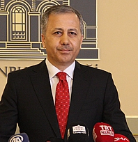 Bakan Yerlikaya: Siber suç operasyonlarında 10 günde 429 şüpheli yakalandı