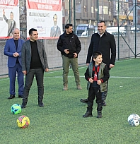 Başkan Şerifoğulları'ndan mahallelere spor desteği, çocuklara neşe