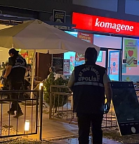 Bıçaklanan şahıs kafeye sığındı