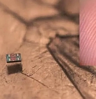 Bilim insanları Dünyanın en küçük ışıkla çalışan robotunu geliştirdi