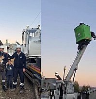 Bingöl'de Elektrik direğinde mahsur kalan kediyi ekipler kurtardı