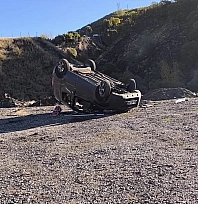 Bingöl'de hafif ticari araç takla attı: 5 yaralı