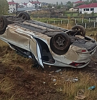 Bingöl'de otomobil takla attı: 2 yaralı