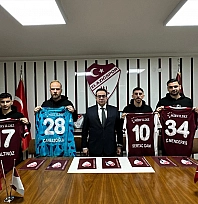 Bordo-beyazlılar imzayı attı, mesaj net: Şampiyonluk