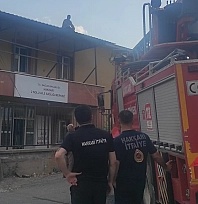Çatıda mahsur kalan işçi kurtarıldı