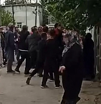 Çift bıçakla kavgaya koştu