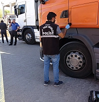 Cinayetin azmettiricisi olarak gördüğü akrabasına tırla çarptı