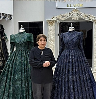 Depremlerde iki iş yeri yıkılan kadın pes etmedi