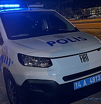 Düğünde kavgayı ayırmaya çalışan baba ile oğlu yaralandı