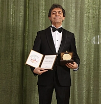 Dünyaca Ünlü Yazar Akif Manaf 2025 Yılı International Peace Prize Ödülü'nü aldı