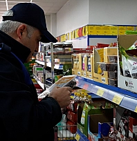 Elazığ Belediyesi Zabıta ekiplerinden zincir marketlere denetim