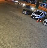 Elazığ'da 2 kişinin yaralandığı kaza anı, güvenlik kamerasına yansıdı