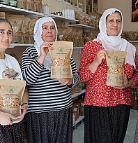 Elazığ'da 22 kadının el emeği dünyaya açıldı