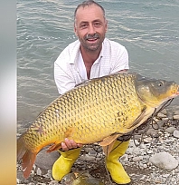 Elazığ'da 22 kiloluk sazan balığı yakalandı