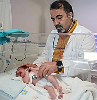 Elazığ'da 4 günlük bebeğe hayat veren ameliyat