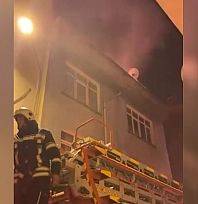 Elazığ'da 4 katlı apartmanda yangın paniği