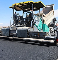 Elazığ'da asfalt çalışmaları devam ediyor