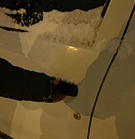 Elazığ'da aşırı soğuktan araçların kapıları dondu