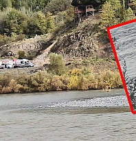 Elazığ'da baraj kapakları açıldı, aile Murat Nehri'nde mahsur kaldı