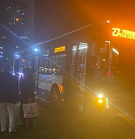 Elazığ'da Belediye Otobüsü, Taksiye Çarpmamak İçin Manevra Yaptı, Kaldırıma Çıkarak Olası Facianın Önüne Geçti