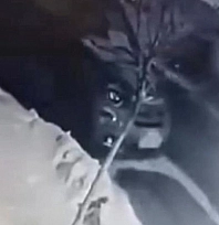 Elazığ'da buzda kayan araç park halindeki otomobile çarptı