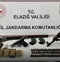 Elazığ'da cephanelik gibi eve jandarmadan operasyon