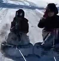 Elazığ'da çocuklar kar keyfini lastiklerle çıkardı